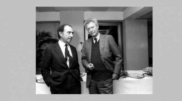 Piero Ottone (sin.) con editore Caracciolo (da Wikipedia)