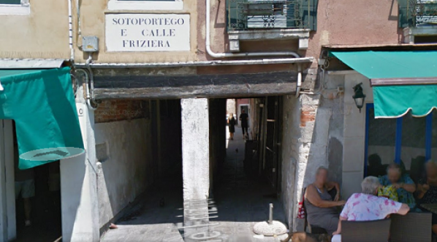 ....omaggio-sorpresa al direttore. I Frizier abitavano in questa zona di Venezia vicino alla Biennale