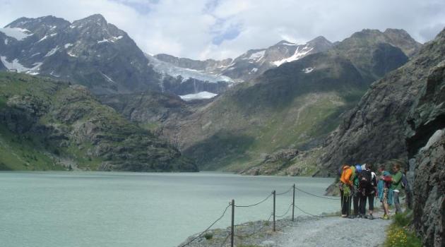 In fondo, oltre il lago, l'epicentro